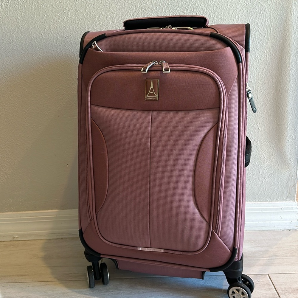 Walkabout Pink Carry On Spinner